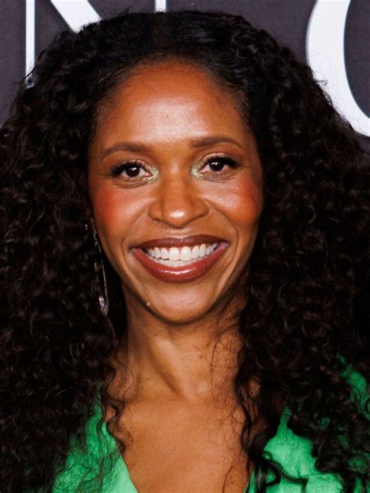 Merrin Dungey Biography, Age, Height, Husband, Net Worth, Family