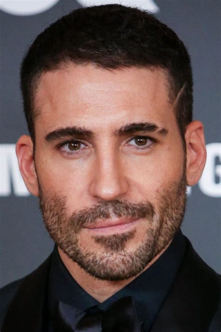 Miguel Ángel Silvestre biografía, edad, altura, esposo, net worth, familia