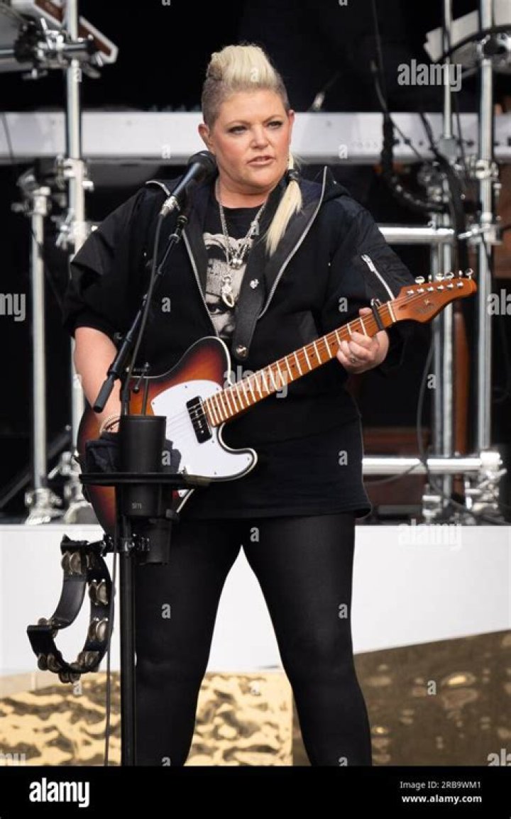 Natalie Maines Biography, Age, Height, Husband, Net Worth, Family