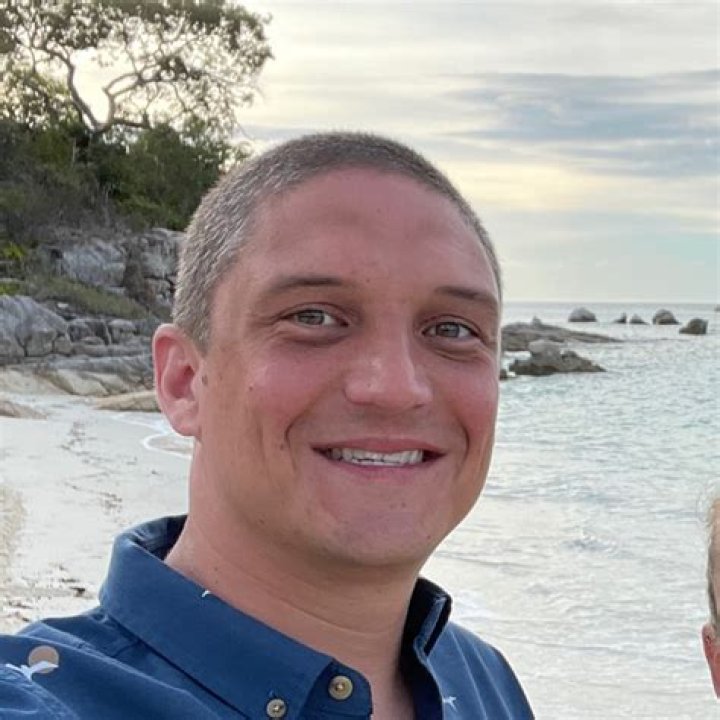 Nicholas Lindsay Biography, Age, Height, Wife, Net Worth, Family