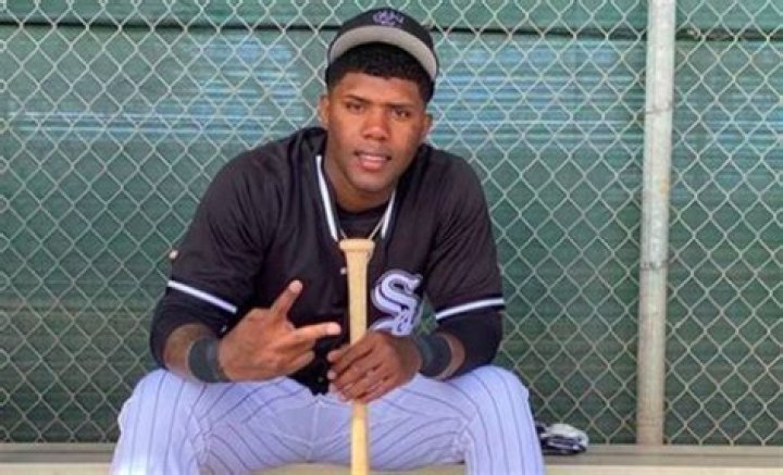 Oscar Colas biografía, edad, altura, esposo, net worth, familia