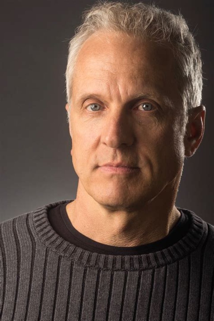 Patrick Fabian biografía, edad, altura, esposo, net worth, familia
