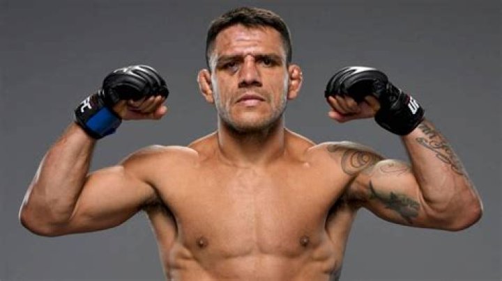 Rafael dos Anjos Biography, Age, Height, Wife, Net Worth, Family