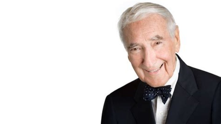 Ralph J. Roberts Biography, Age, Height, Wife, Net Worth and Family