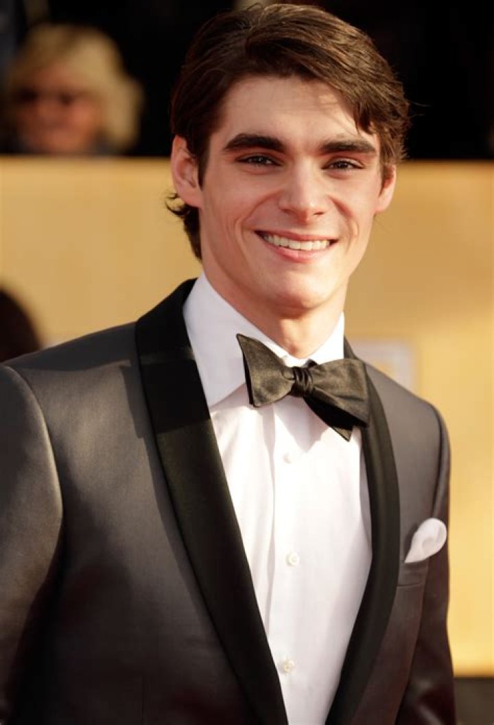 RJ Mitte Biography, Age, Height, Wife, Net Worth, Family