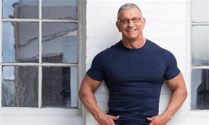 Robert Irvine Biography, Age, Height, Wife, Net Worth, Family
