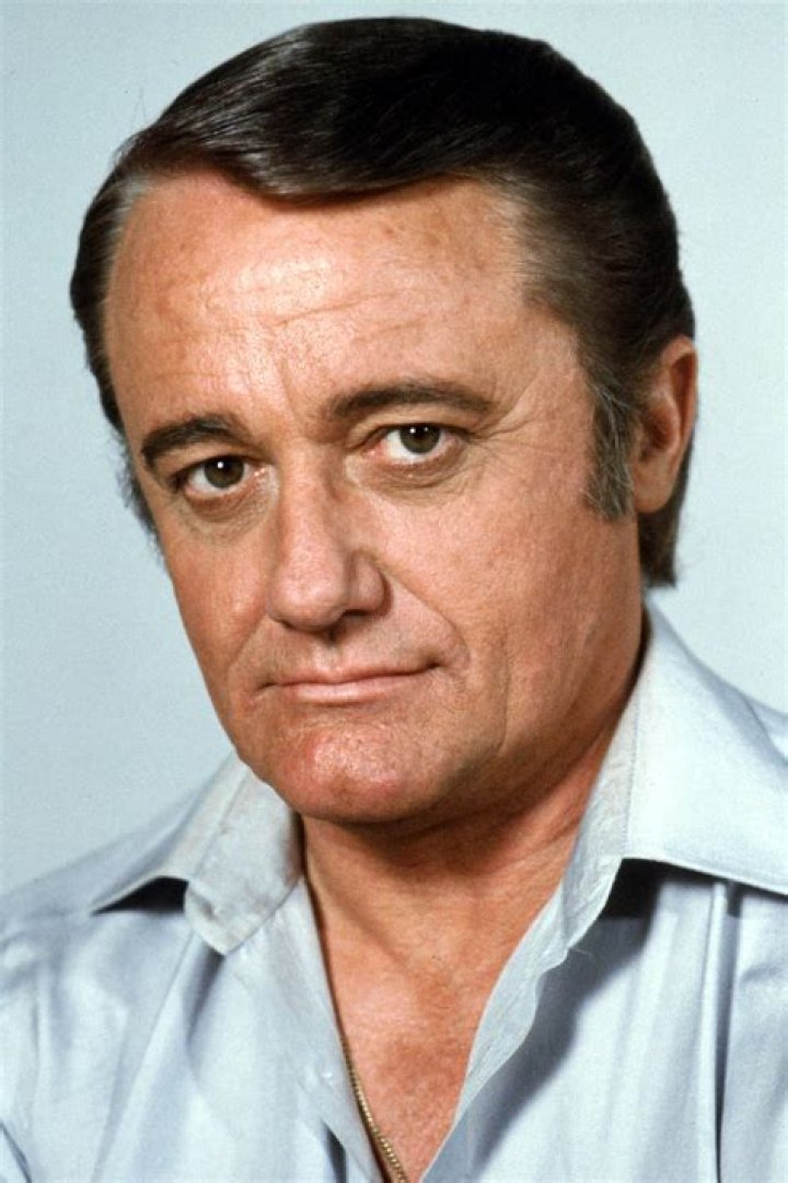 Robert Vaughn Biography, Age, Height, Wife, Net Worth, Family