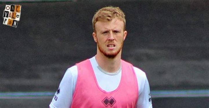 Sam Kelly Biography, Age, Height, Wife, Net Worth, Family