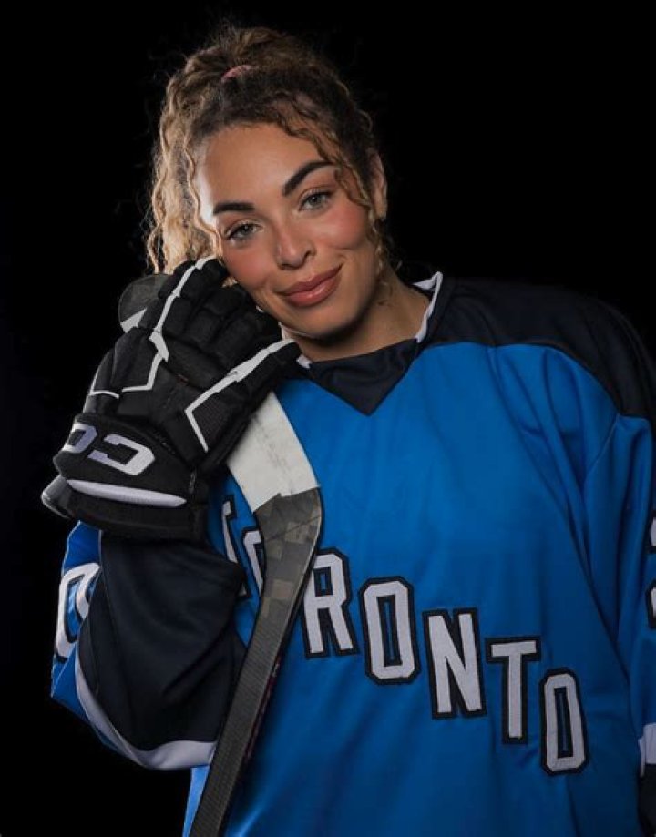 Sarah Nurse Biography, Age, Height, Husband, Net Worth, Family