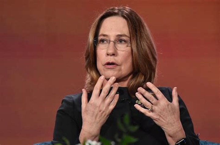 Sheila Bair Biography, Age, Height, Husband, Net Worth, Family