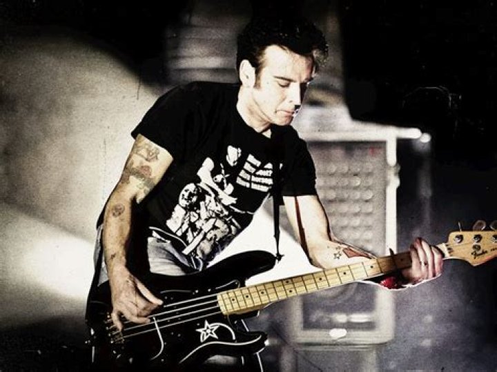 Simon Gallup Biography, Age, Height, Wife, Net Worth, Family