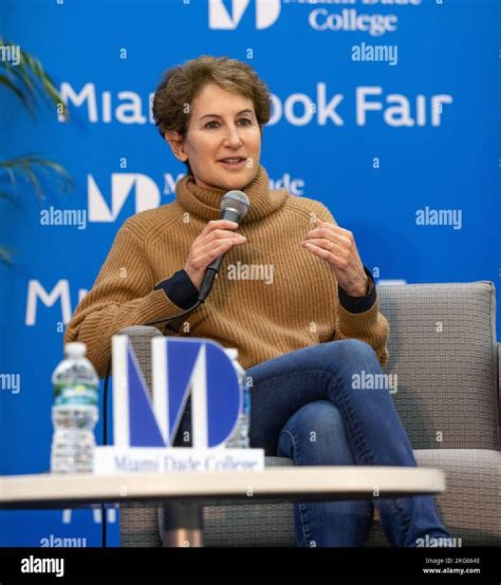 Stacy Schiff Biography, Age, Height, Husband, Net Worth, Family