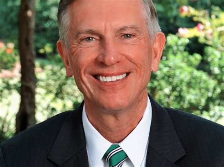 Thomas W. Ross Biography, Age, Height, Wife, Net Worth, Family