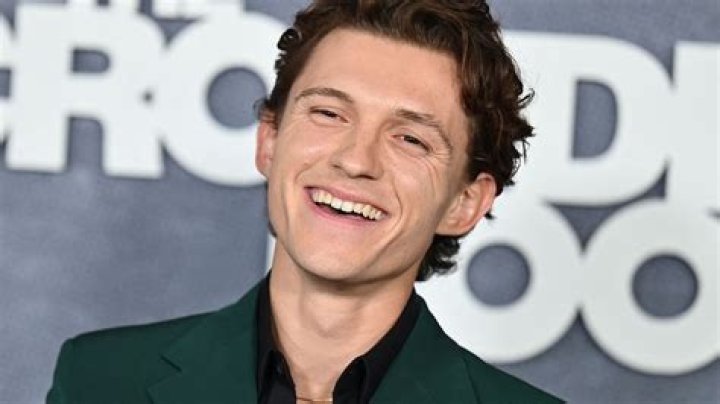 Tom Holland Biography, Age, Height, Wife, Net Worth, Family