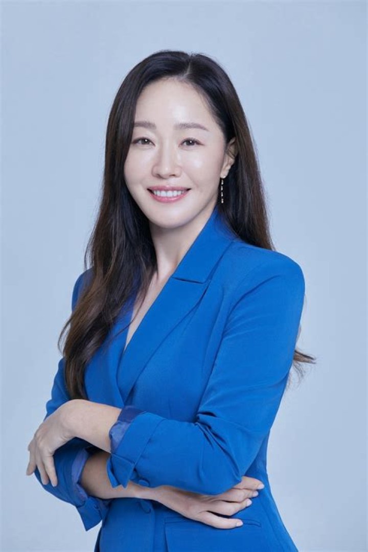 Uhm Ji-won Biography, Age, Height, Husband, Net Worth, Family