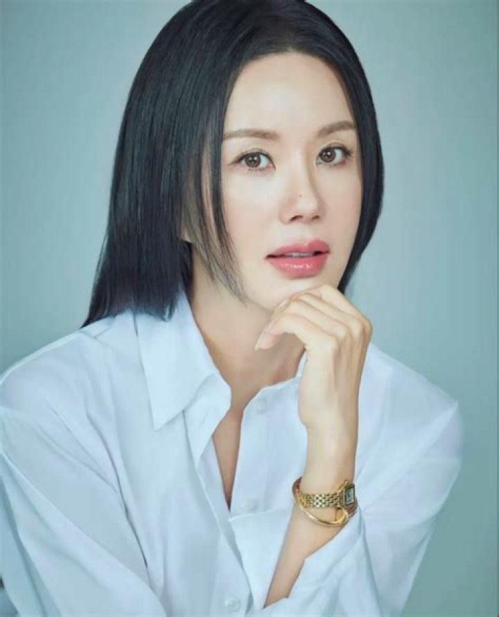 Uhm Jung-hwa Biography, Age, Height, Husband, Net Worth, Family