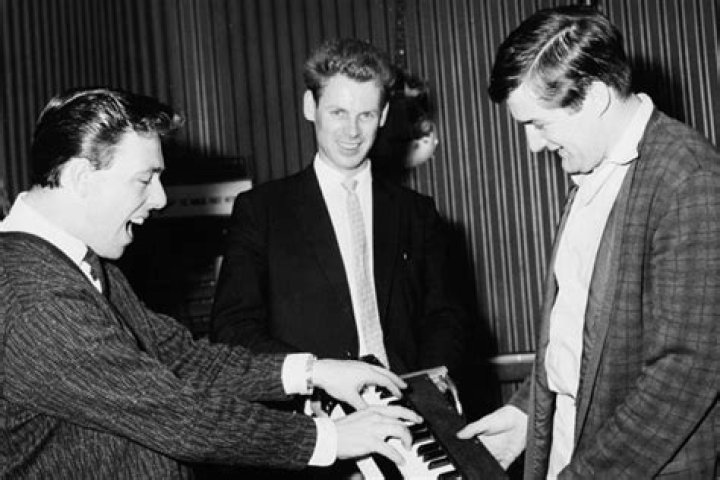 Vic Flick Biography, Age, Height, Wife, Net Worth, Family