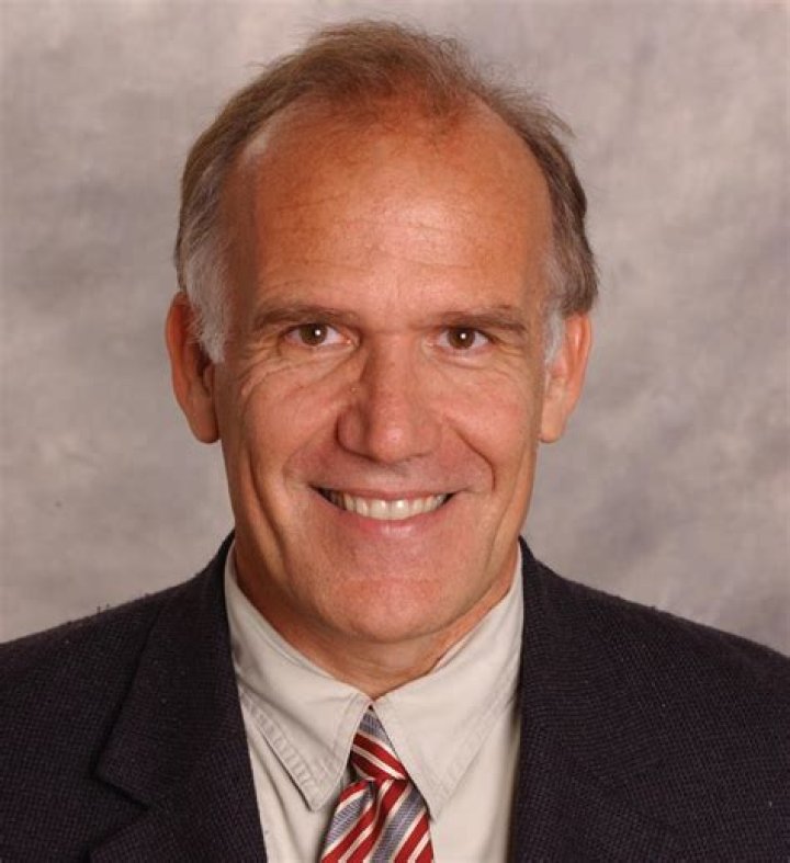 Victor Davis Hanson Biography, Age, Height, Wife, Net Worth, Family