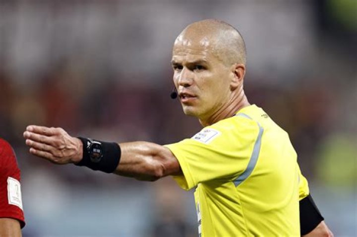 Victor Gomes Biography, Age, Height, Wife, Net Worth, Family