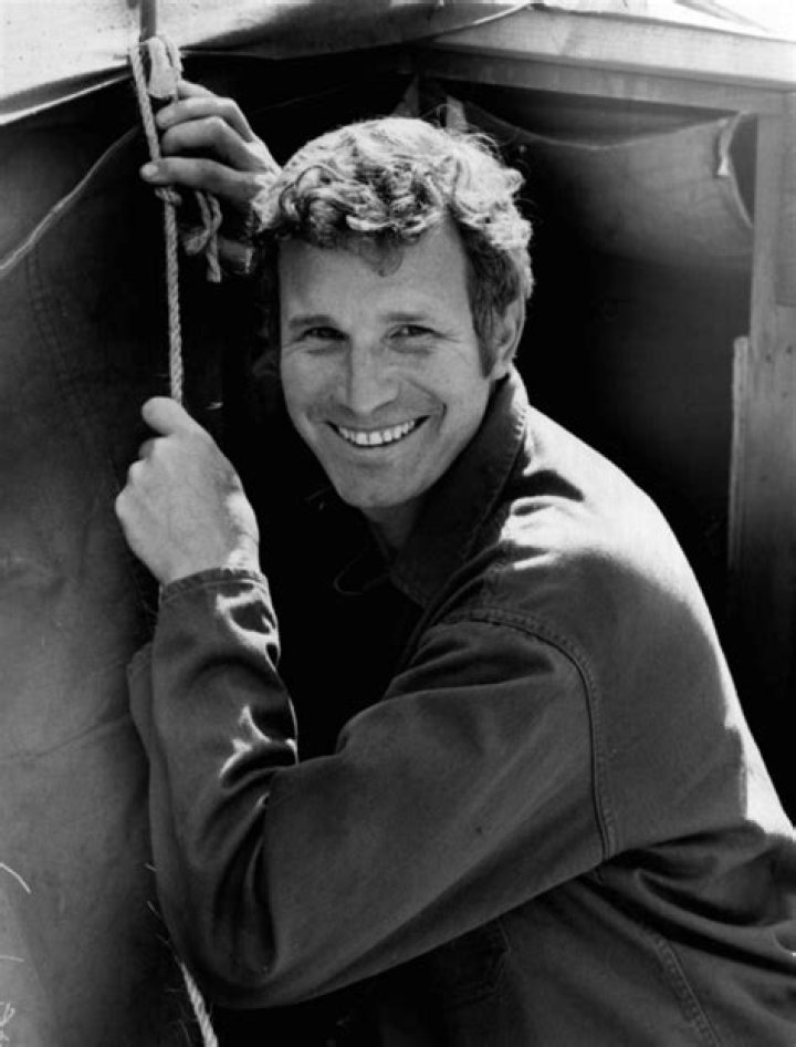 Wayne Rogers Biography, Age, Height, Wife, Net Worth, Family