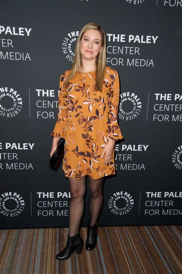 Zoe Perry Biography, Age, Height, Husband, Net Worth, Family